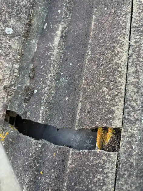 Cracked concrete interlocking roof tile
